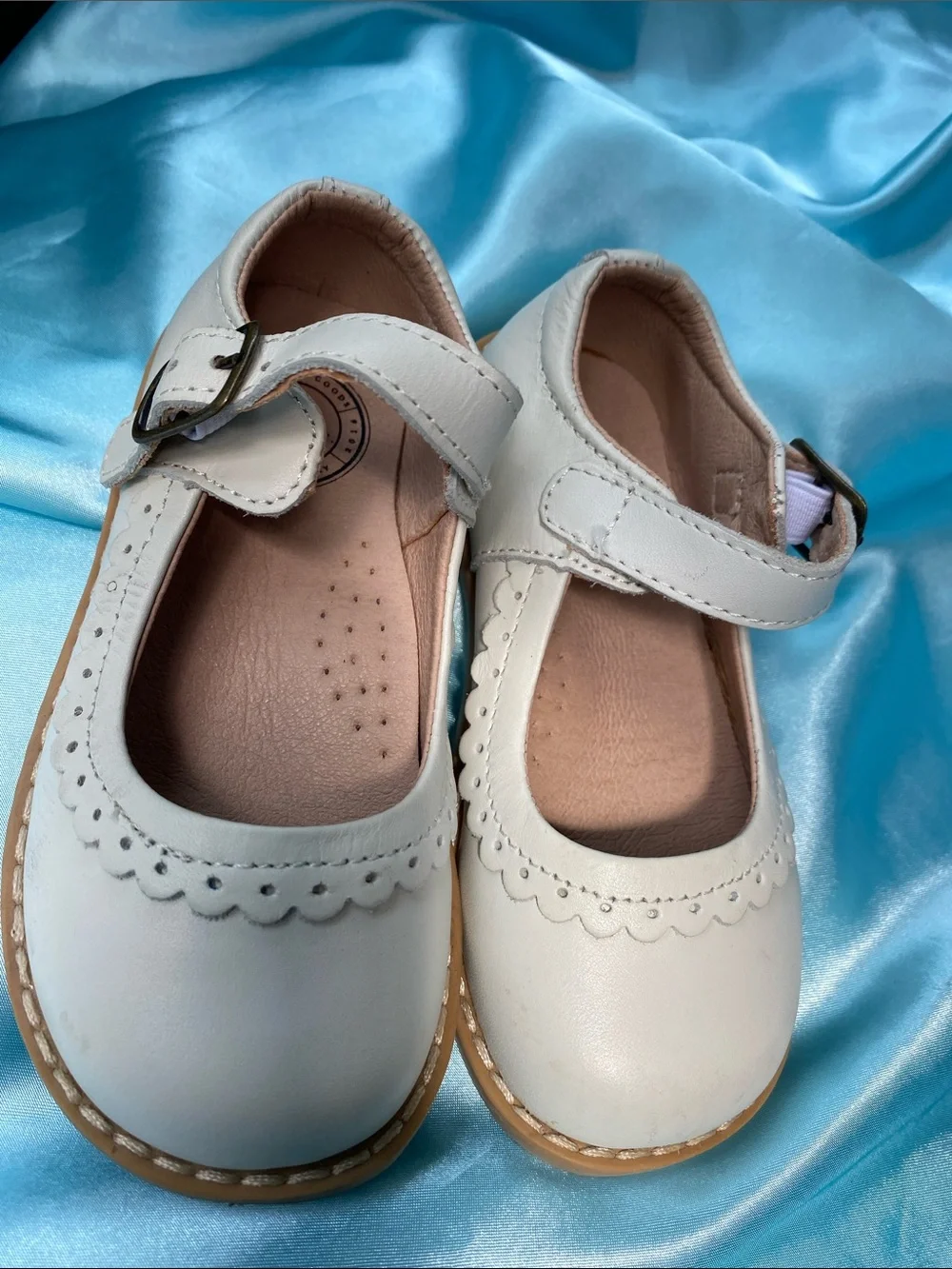 Whim + Wander Sweethoney Classic Mary Jane Kids Shoes with Scalloped Trim
